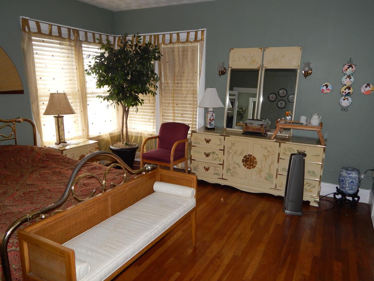 Deluxe Queen Studio